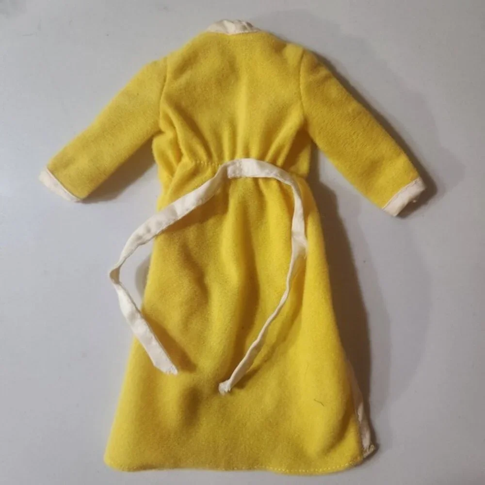 1977 mattel Superstar bathrobe Miniature Yellow Robe With‎ White Trim